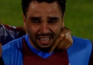 futbolcu-volkan-sen-sahayi-aglayarak-terk-etti-trabzonspor-vs-caykur-rizespor-2-1